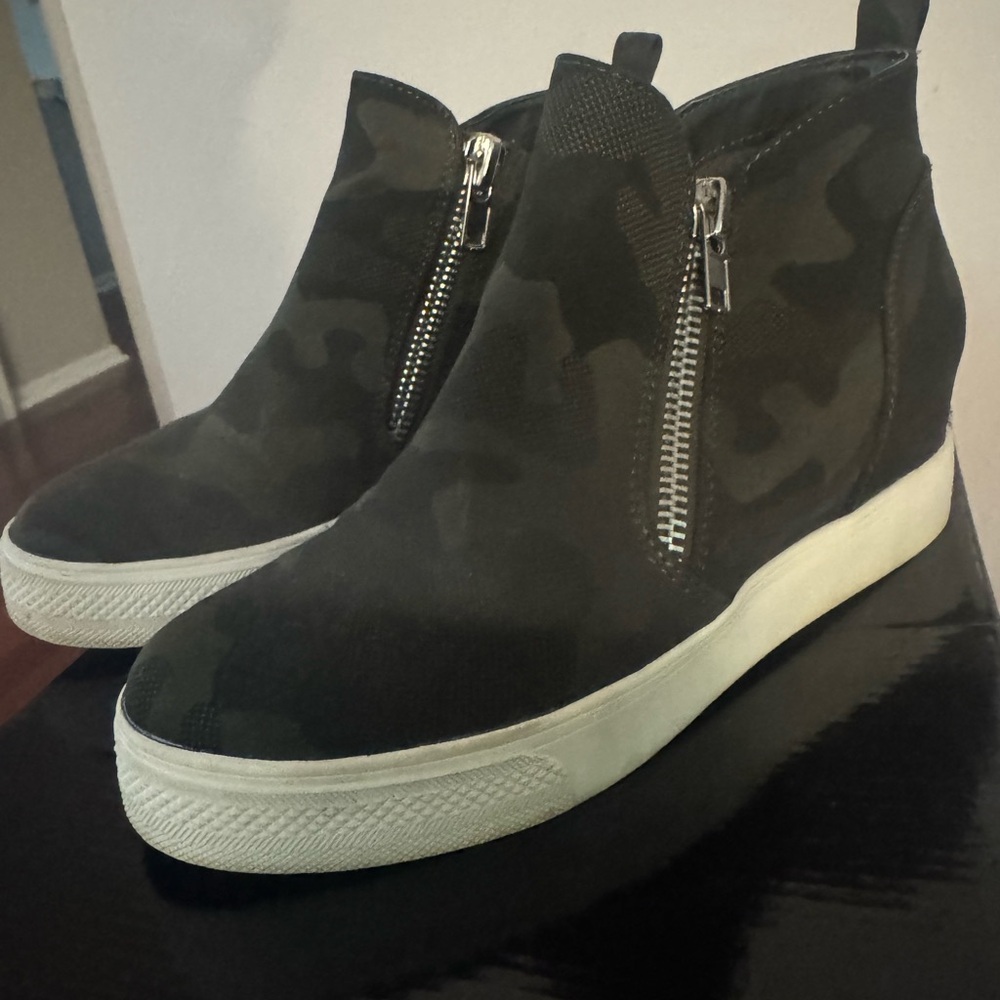 Steve Madden Stylish Black Camouflage Women's Sneakers 8.5